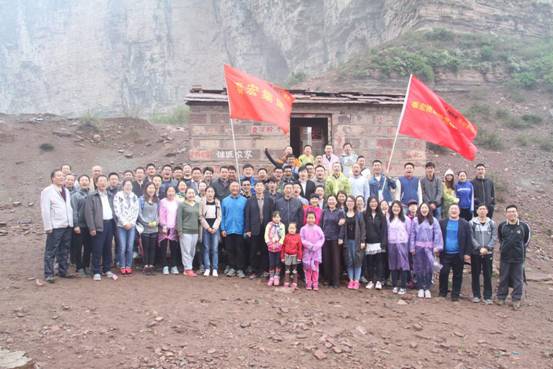 星空官方网页版成功举行军事素质拓展训练